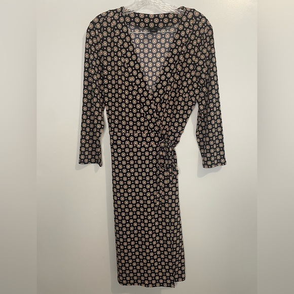 Ann Taylor Factory Women's Size Medium 3/4 Sleeve Wrap Midi Dress Navy Geometric - Picture 1 of 16